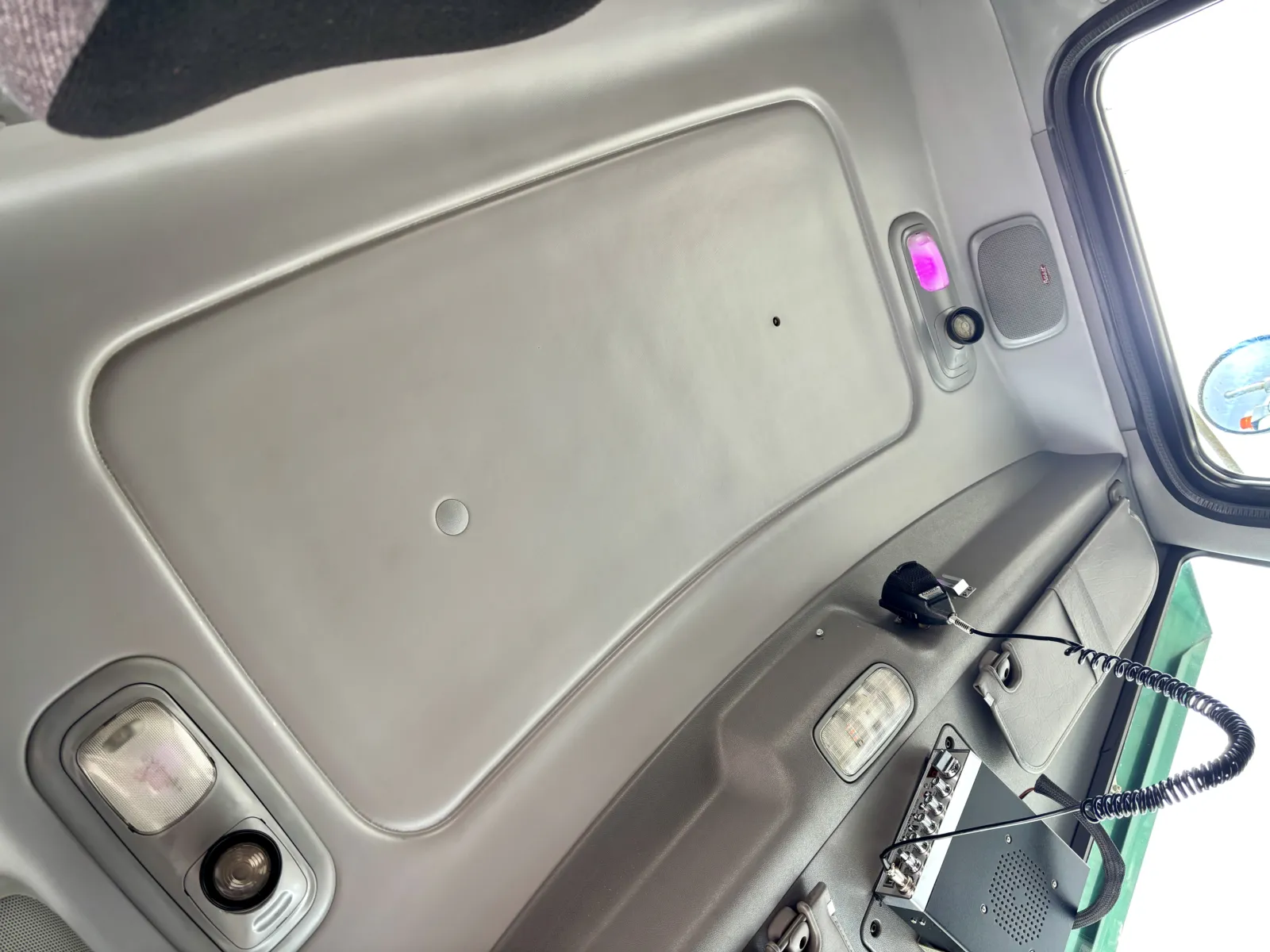 2009 Peterbilt - image 18