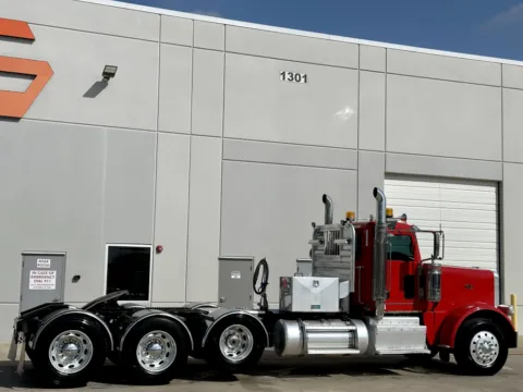 More photos of 2017 PETERBILT 389 at Forge Truck Centers - Texas, TX