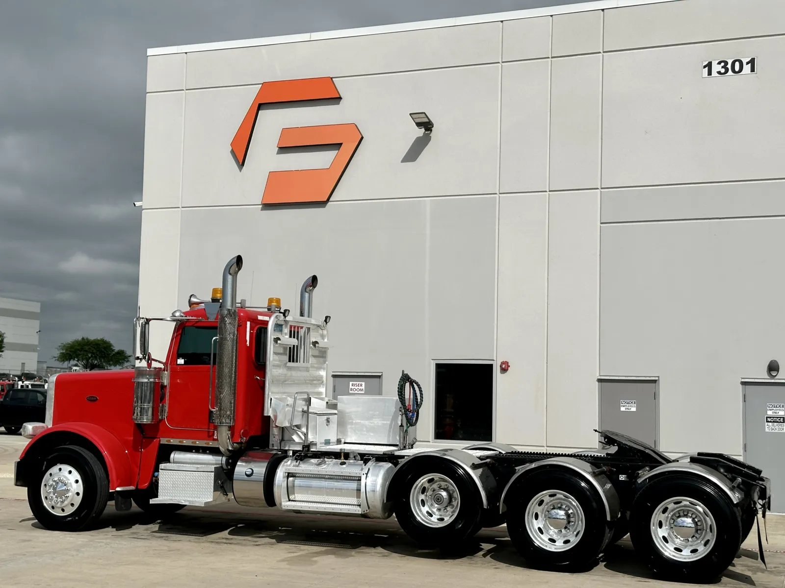 2017 Peterbilt 389 - image 6