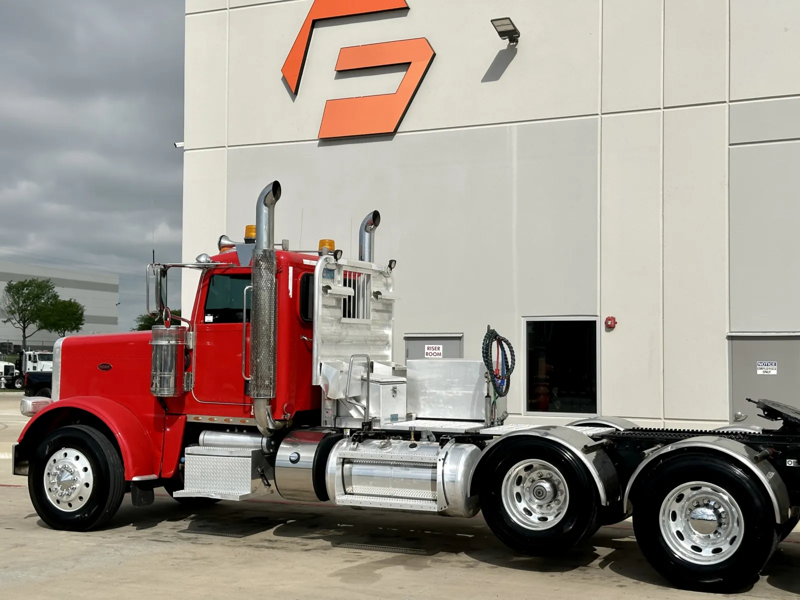 2017 Peterbilt 389 - image 8