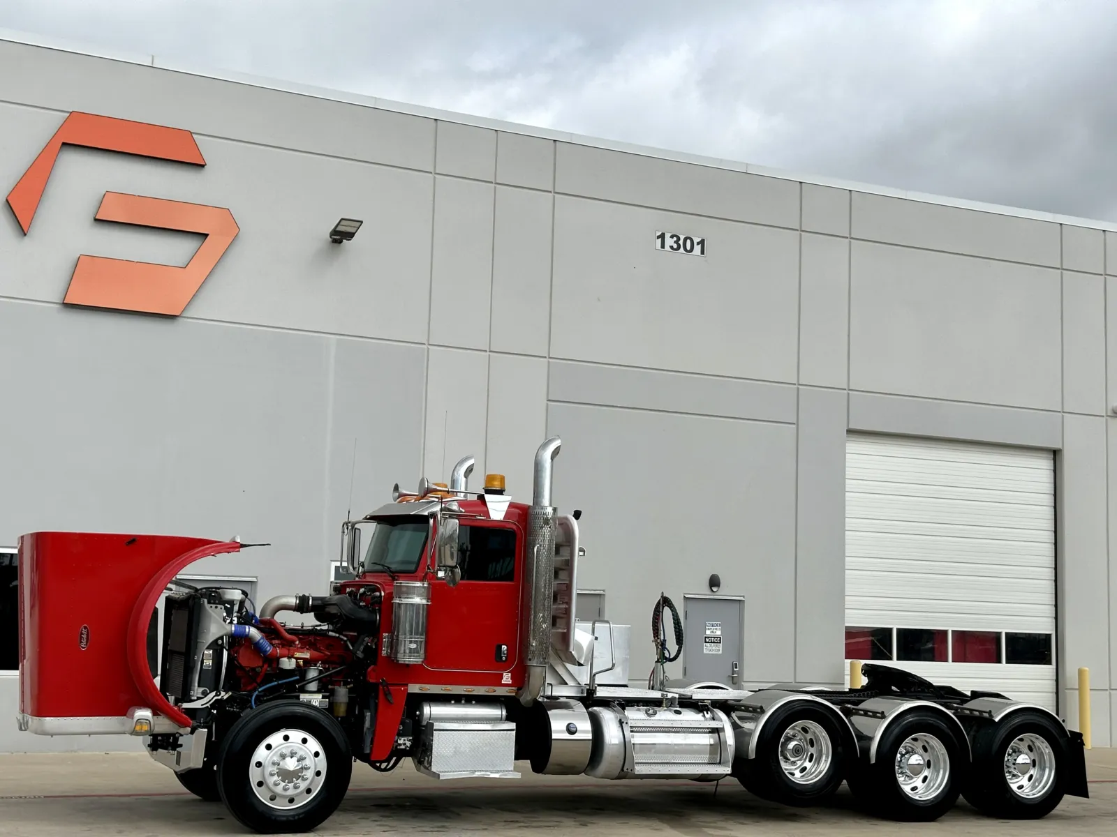 2017 Peterbilt 389 - image 10