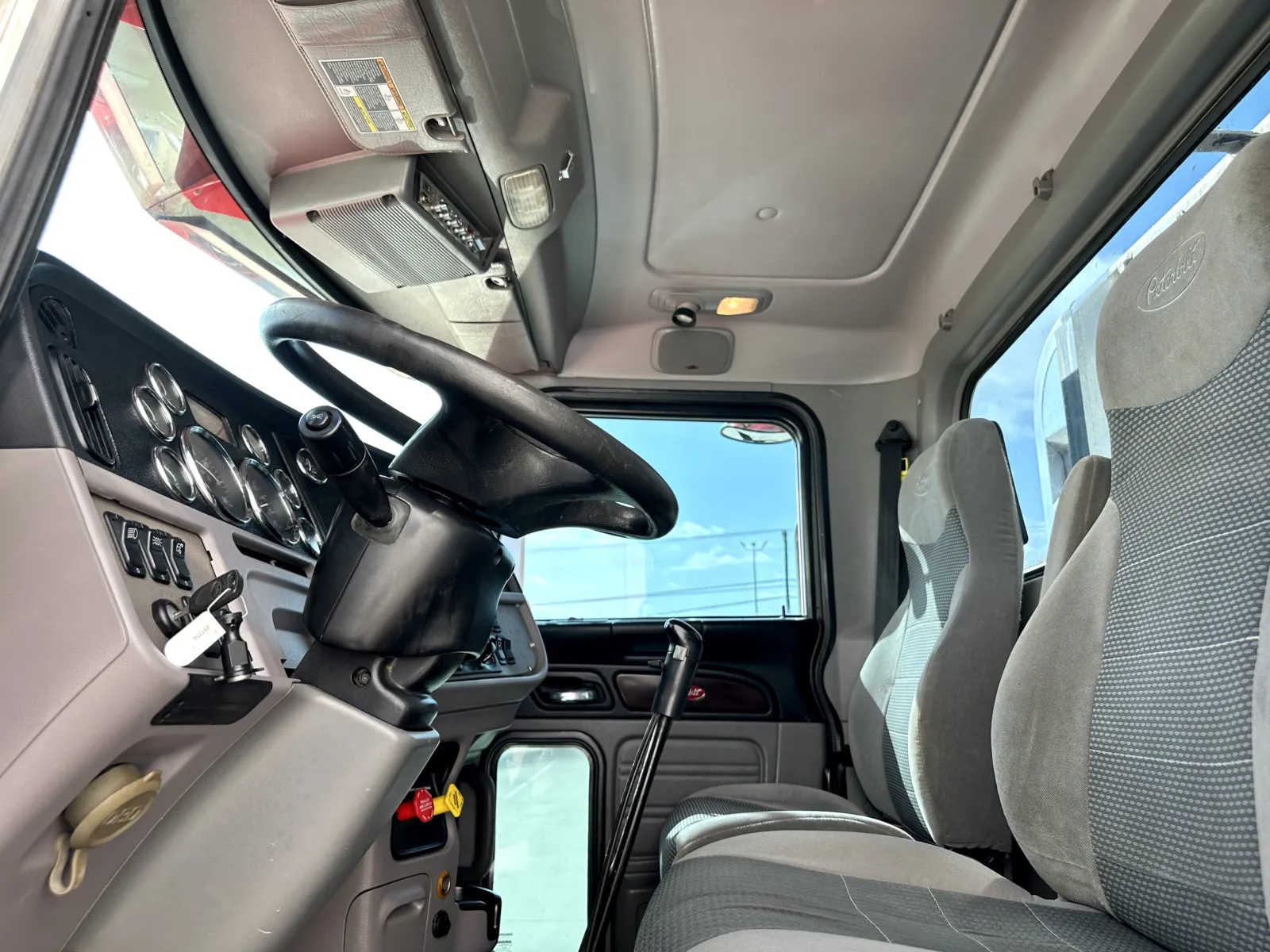 2017 Peterbilt 389 - image 14