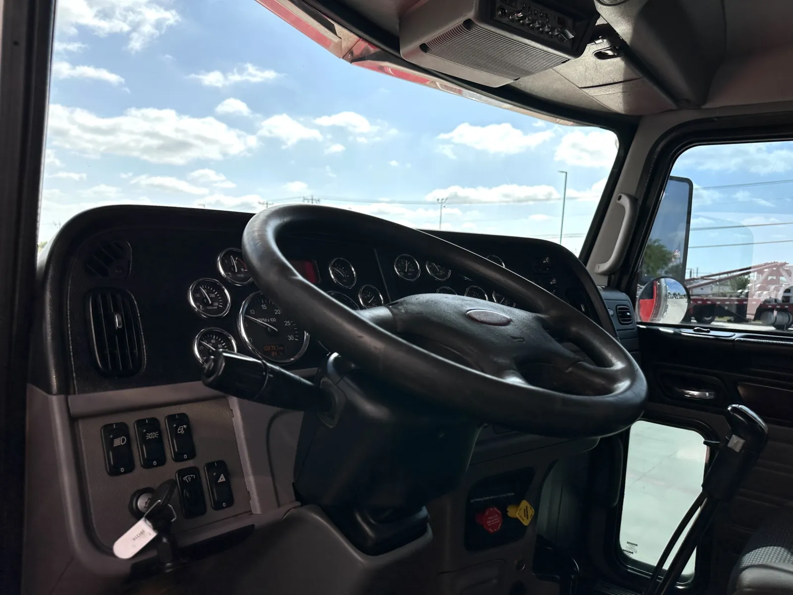 2017 Peterbilt 389 - image 15