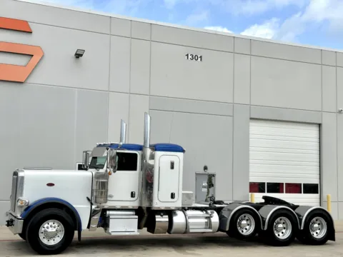 Photos of 2022 PETERBILT 389 for sale in Hutchins, TX at Forge Truck Centers - Texas