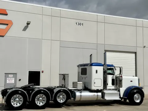 More photos of 2022 PETERBILT 389 at Forge Truck Centers - Texas, TX