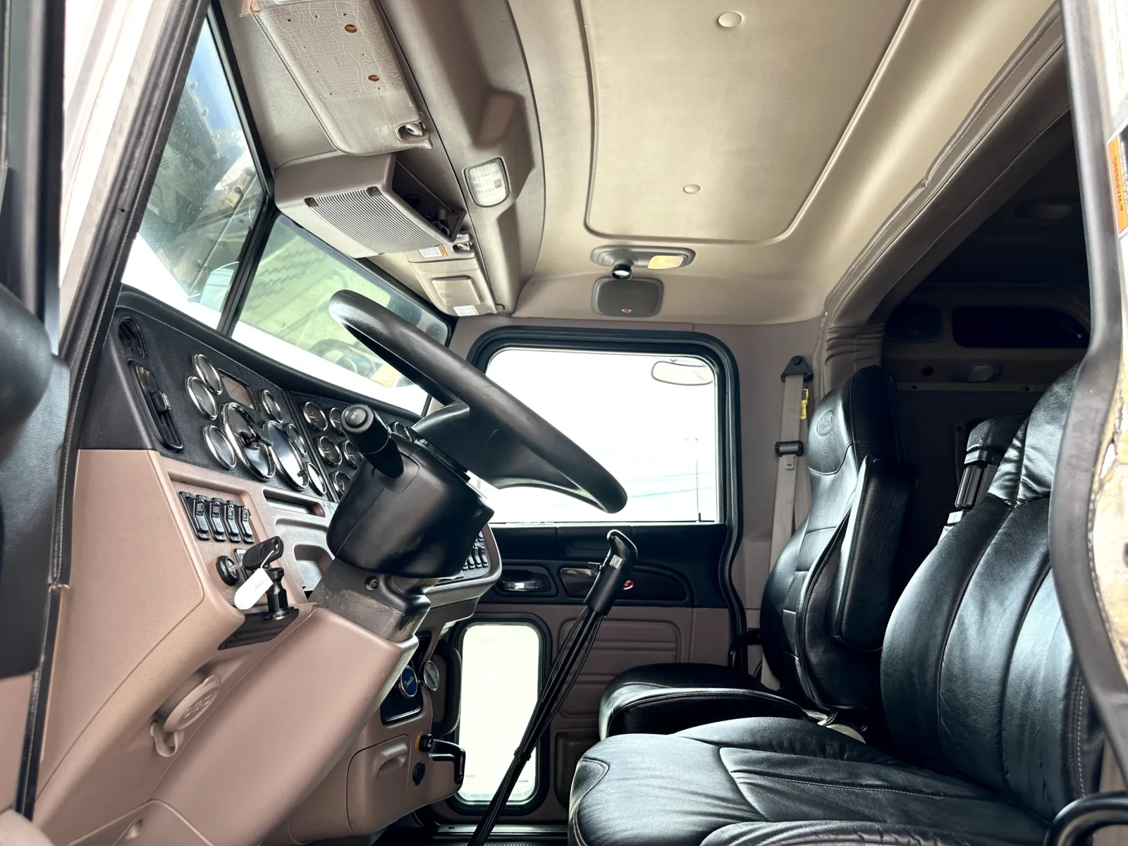 2022 Peterbilt 389 - image 14