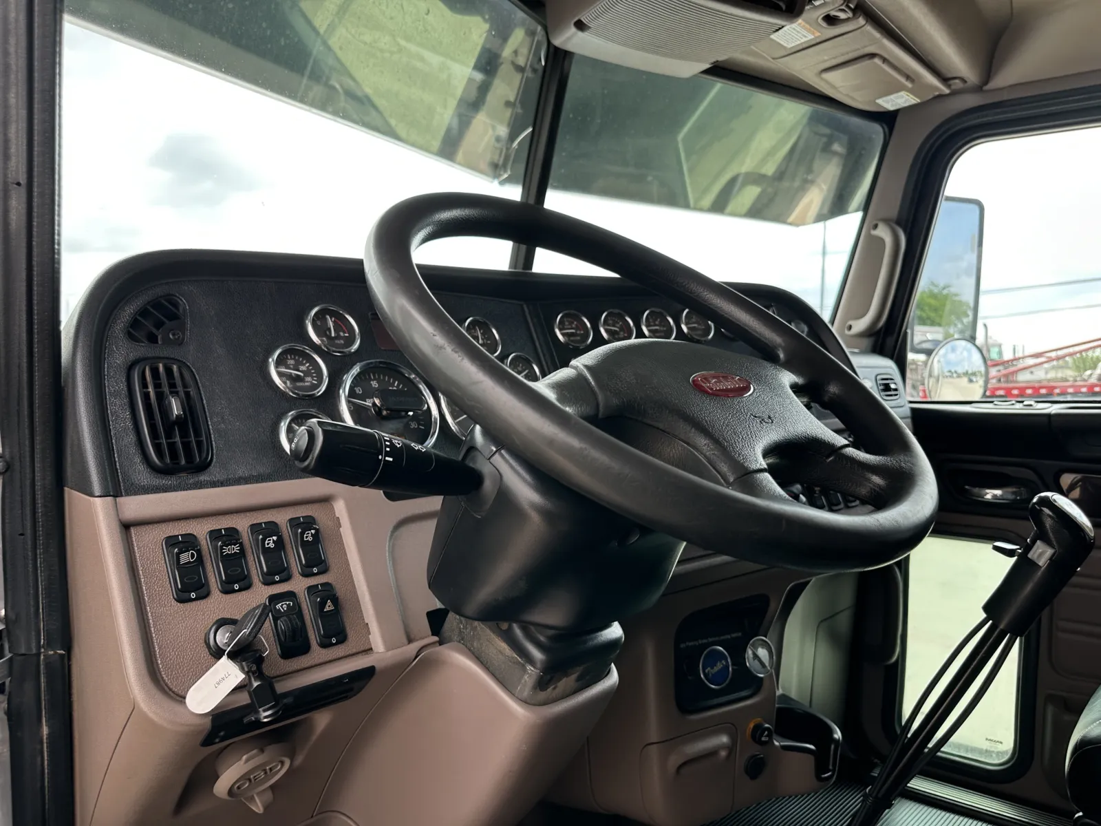 2022 Peterbilt 389 - image 15