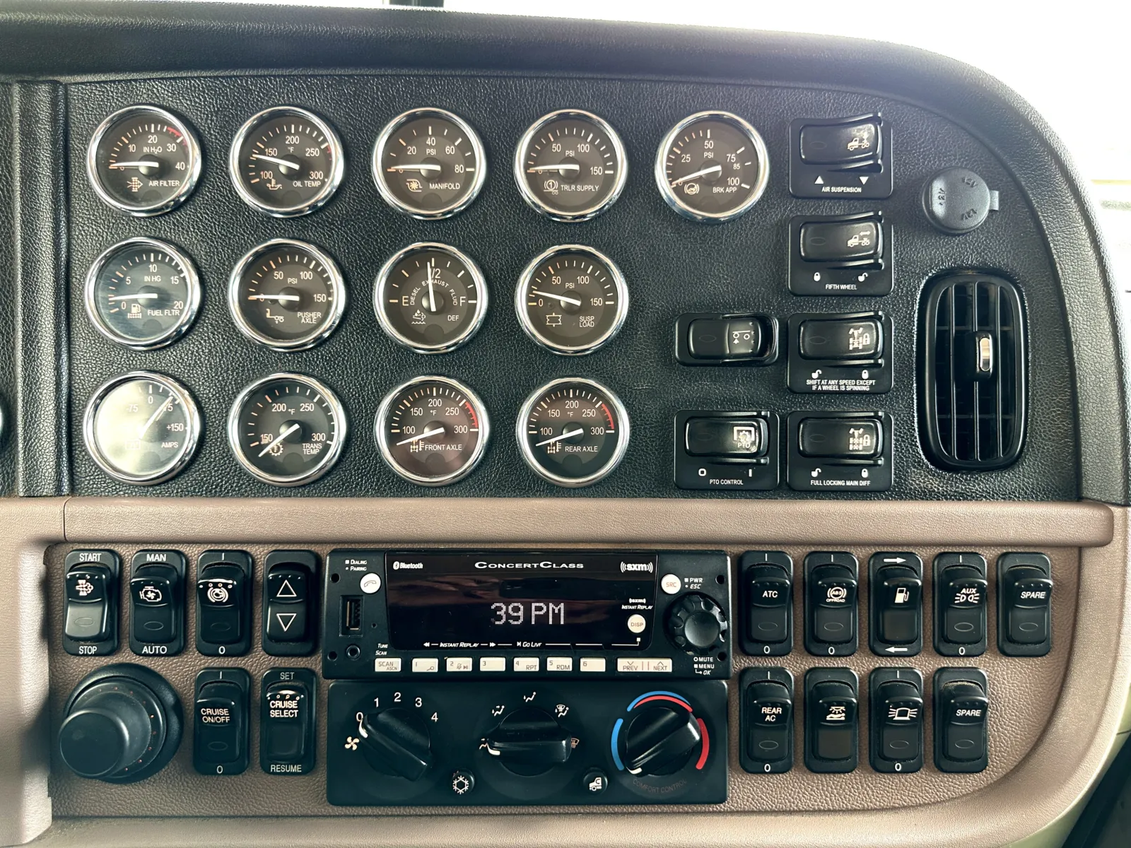 2022 Peterbilt 389 - image 18