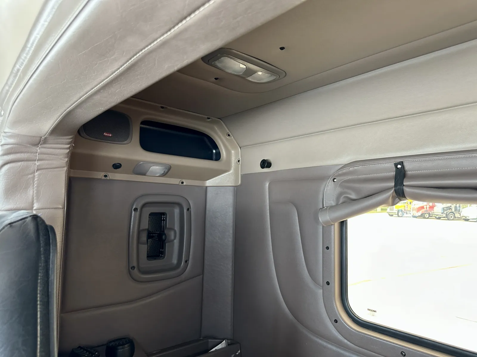 2022 Peterbilt 389 - image 22