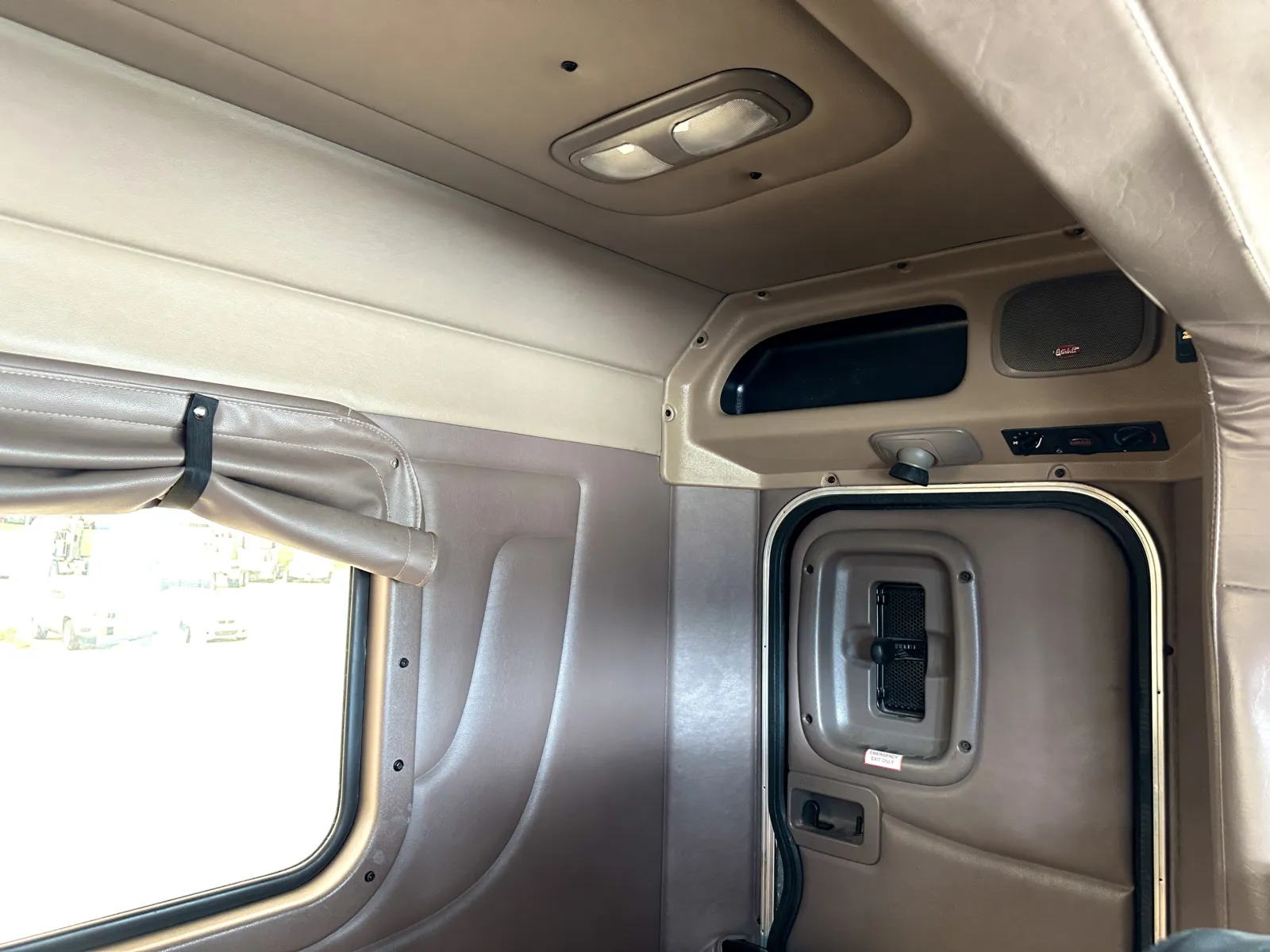 2022 Peterbilt 389 - image 24