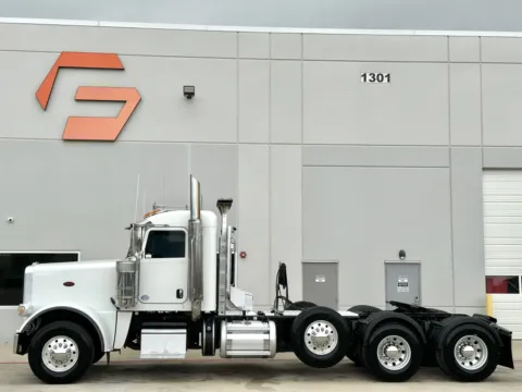 More photos of 2017 PETERBILT 389 at Forge Truck Centers - Texas, TX