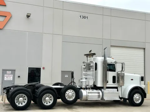 More photos of 2017 PETERBILT 389 at Forge Truck Centers - Texas, TX