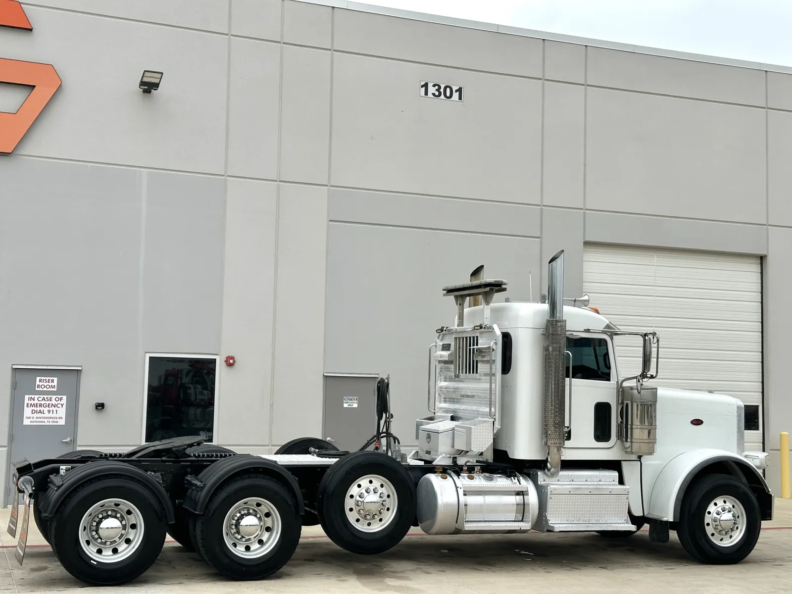 2017 Peterbilt 389 - image 5