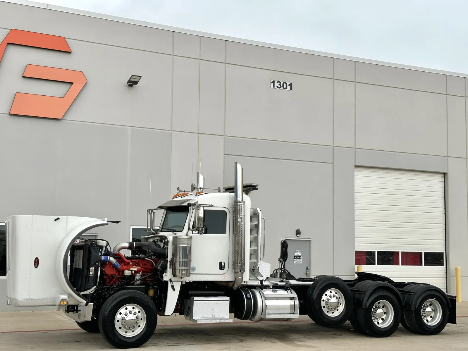 2017 Peterbilt 389 - image 10