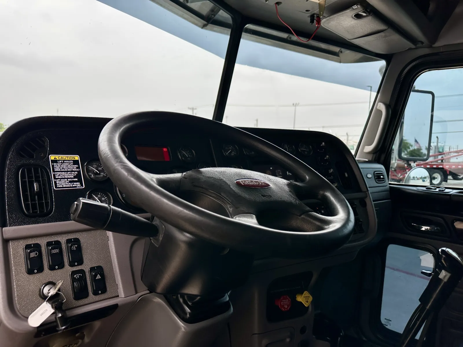 2017 Peterbilt 389 - image 15