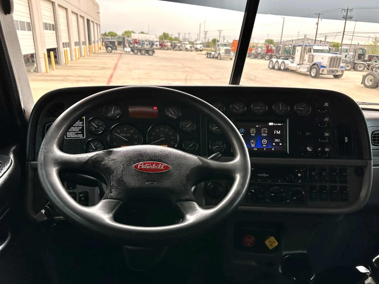 2017 Peterbilt 389 - image 16