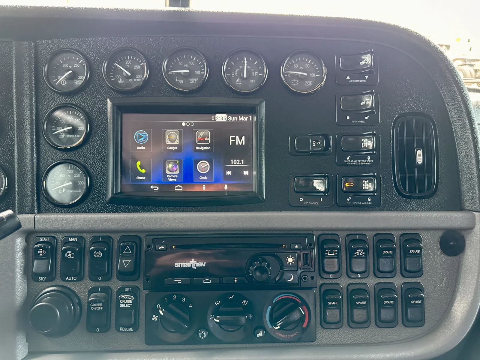 2017 Peterbilt 389 - image 18