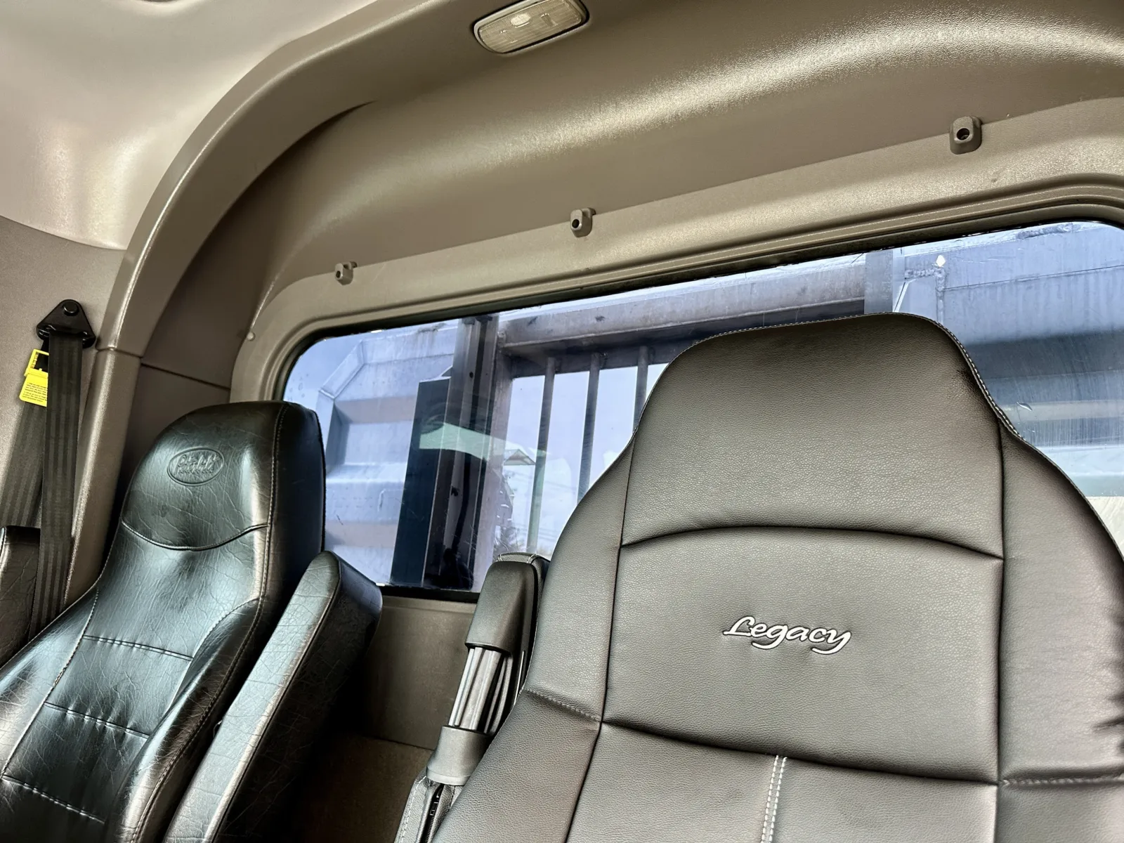 2017 Peterbilt 389 - image 20