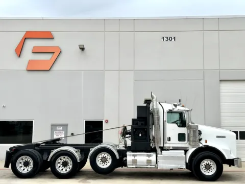 Another view of 2012 KENWORTH T800 for sale in Hutchins, TX at Forge Truck Centers - Texas