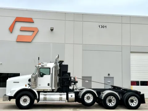 More photos of 2012 KENWORTH T800 at Forge Truck Centers - Texas, TX