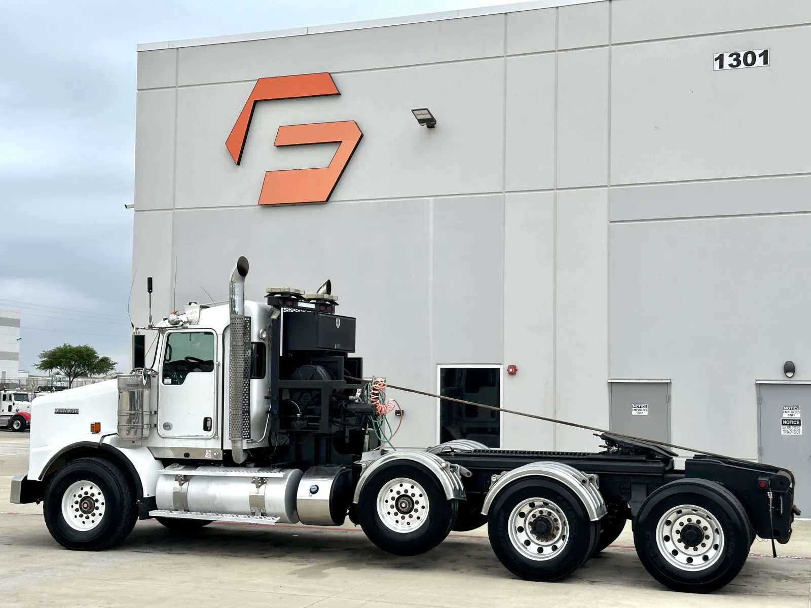 2012 Kenworth T800 - image 6