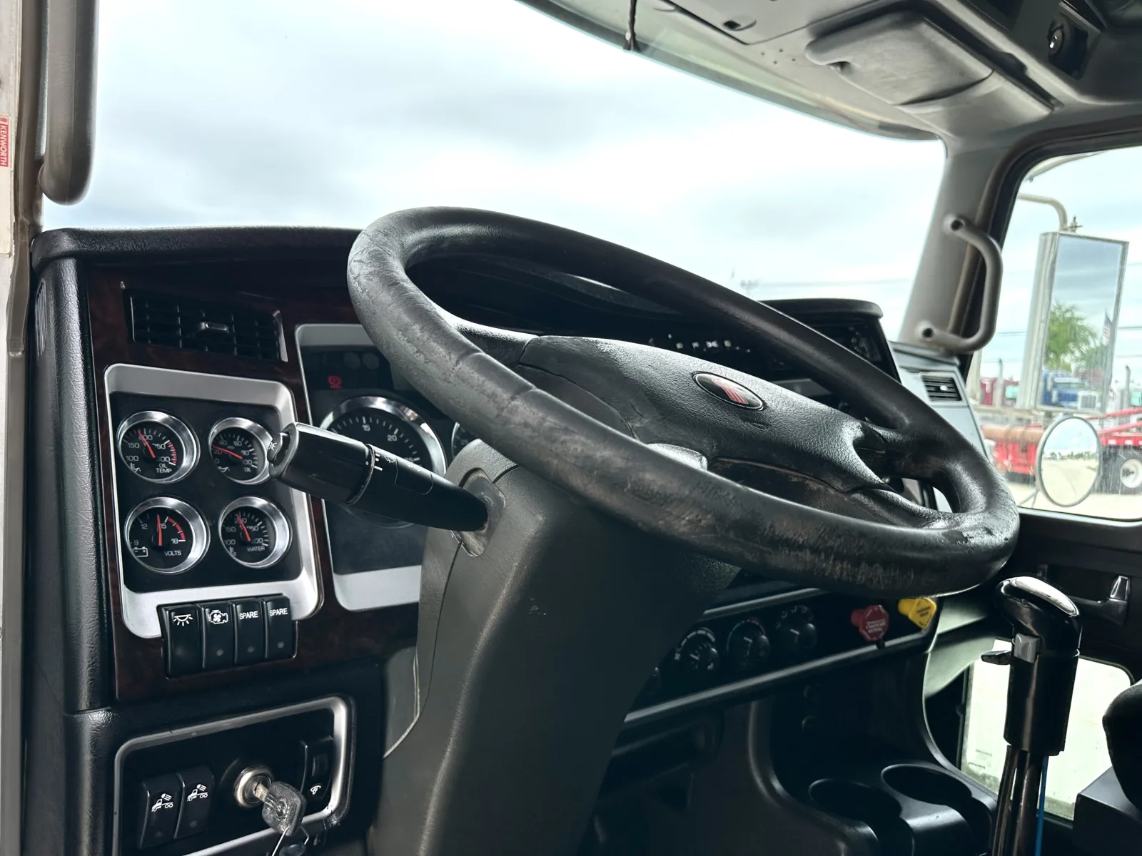 2012 Kenworth T800 - image 15