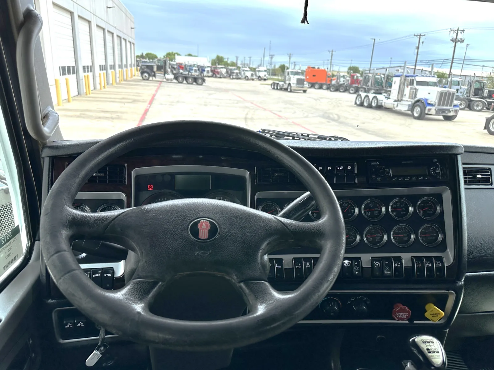 2012 Kenworth T800 - image 16