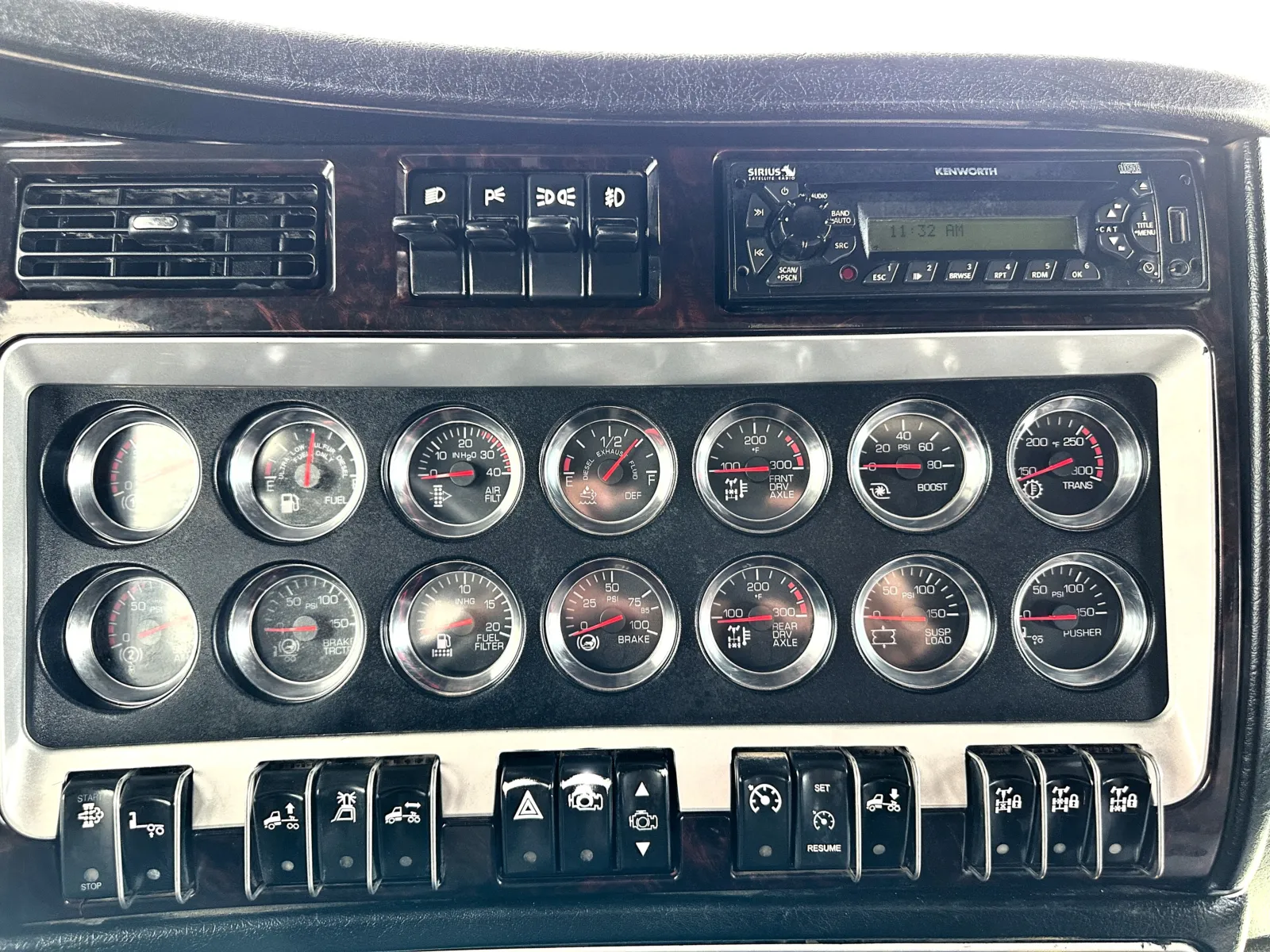 2012 Kenworth T800 - image 17