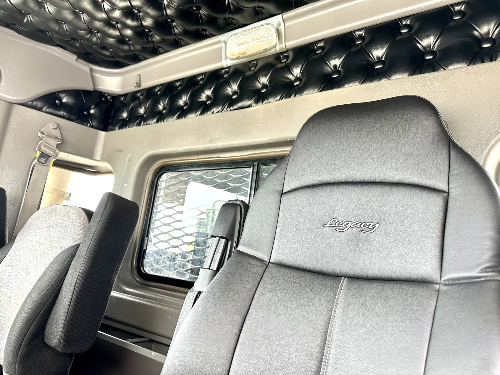 2012 Kenworth T800 - image 19