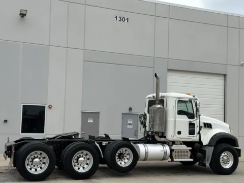 More photos of 2013 MACK GU713 at Forge Truck Centers - Texas, TX