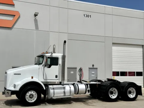 Photos of 2016 KENWORTH T800 for sale in Hutchins, TX at Forge Truck Centers - Texas