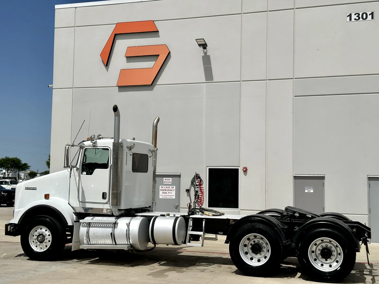 2016 Kenworth T800 - image 6