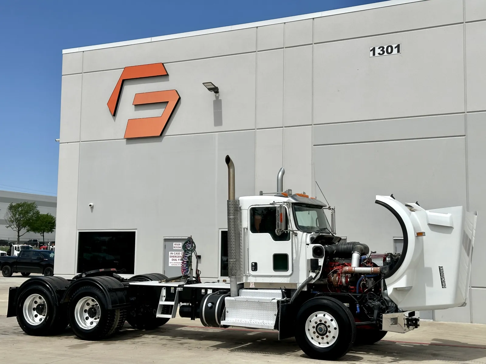 2016 Kenworth T800 - image 9