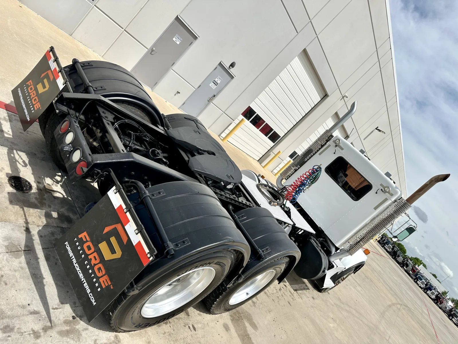 2016 Kenworth T800 - image 11