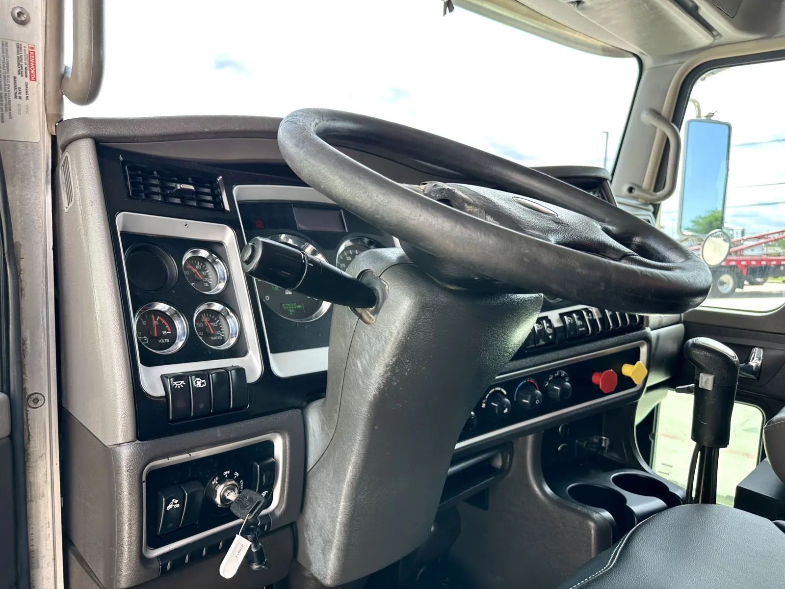 2016 Kenworth T800 - image 15