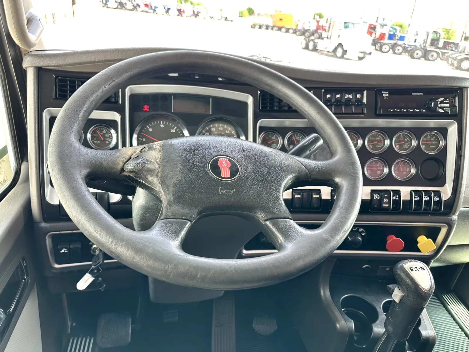 2016 Kenworth T800 - image 16