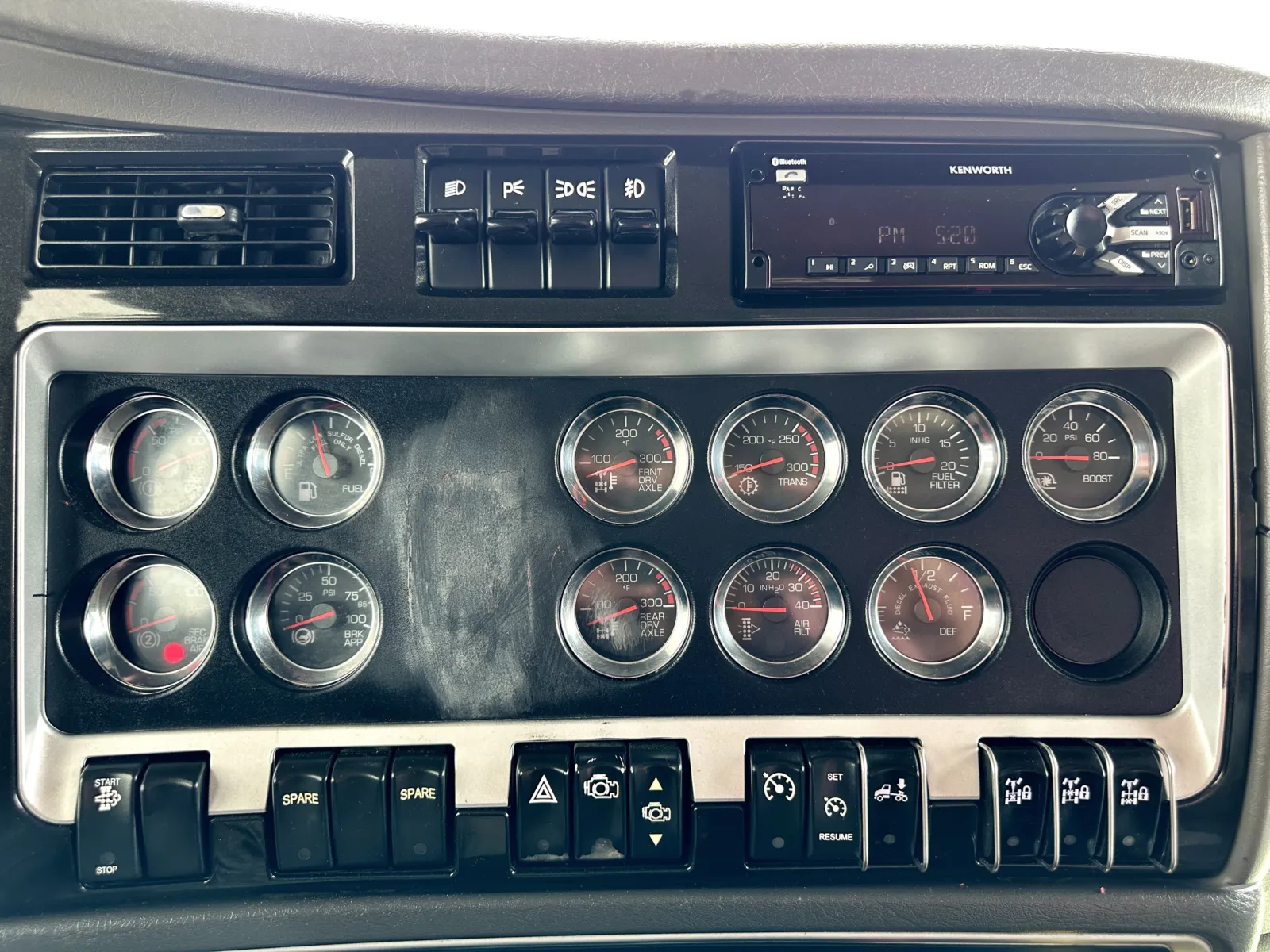 2016 Kenworth T800 - image 17