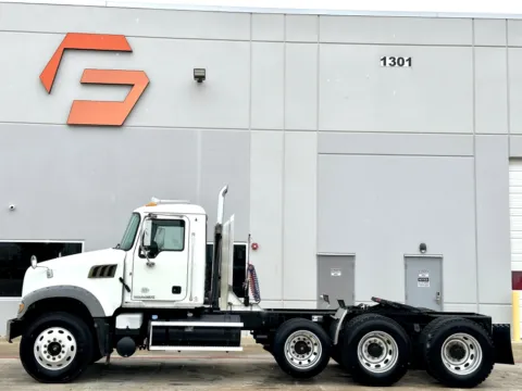 More photos of 2011 MACK GU713 at Forge Truck Centers - Texas, TX