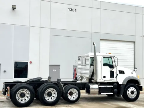 More photos of 2011 MACK GU713 at Forge Truck Centers - Texas, TX