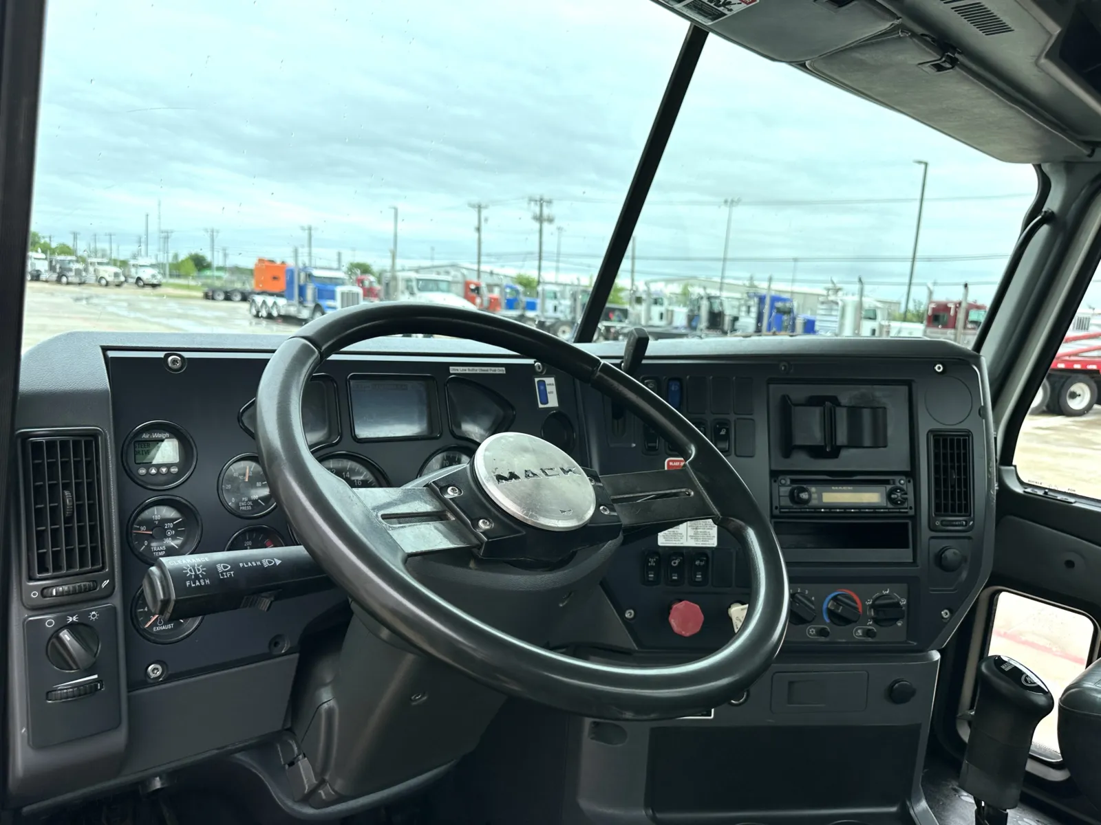 2011 Mack - image 14