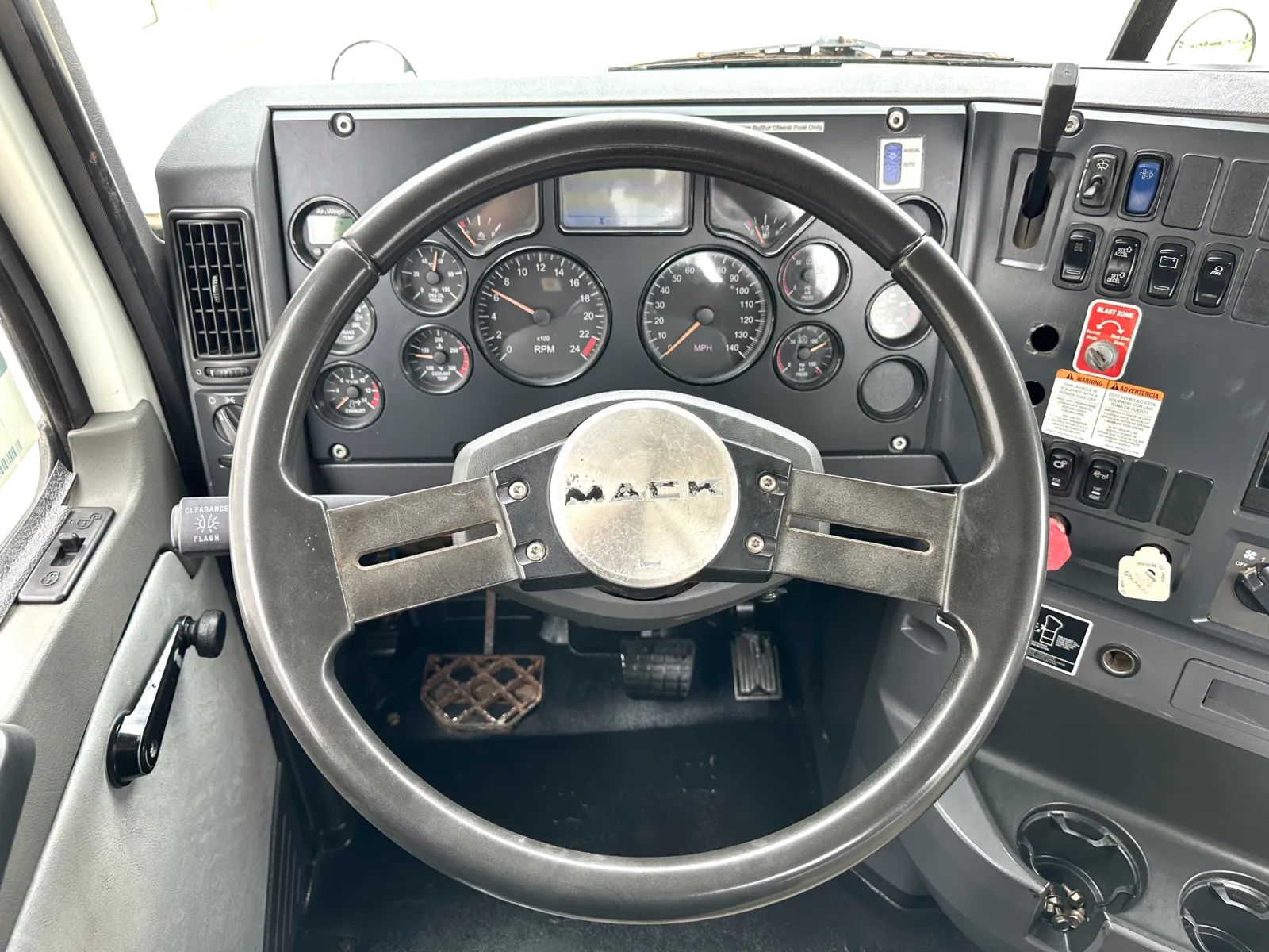 2011 Mack - image 15