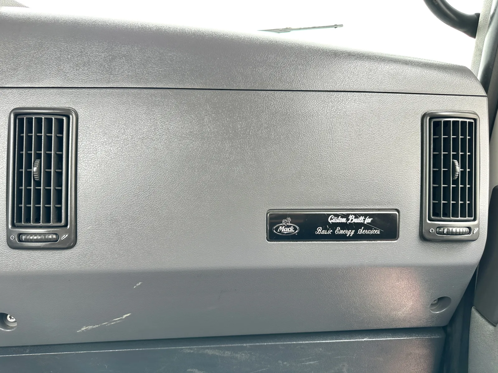 2011 Mack - image 18