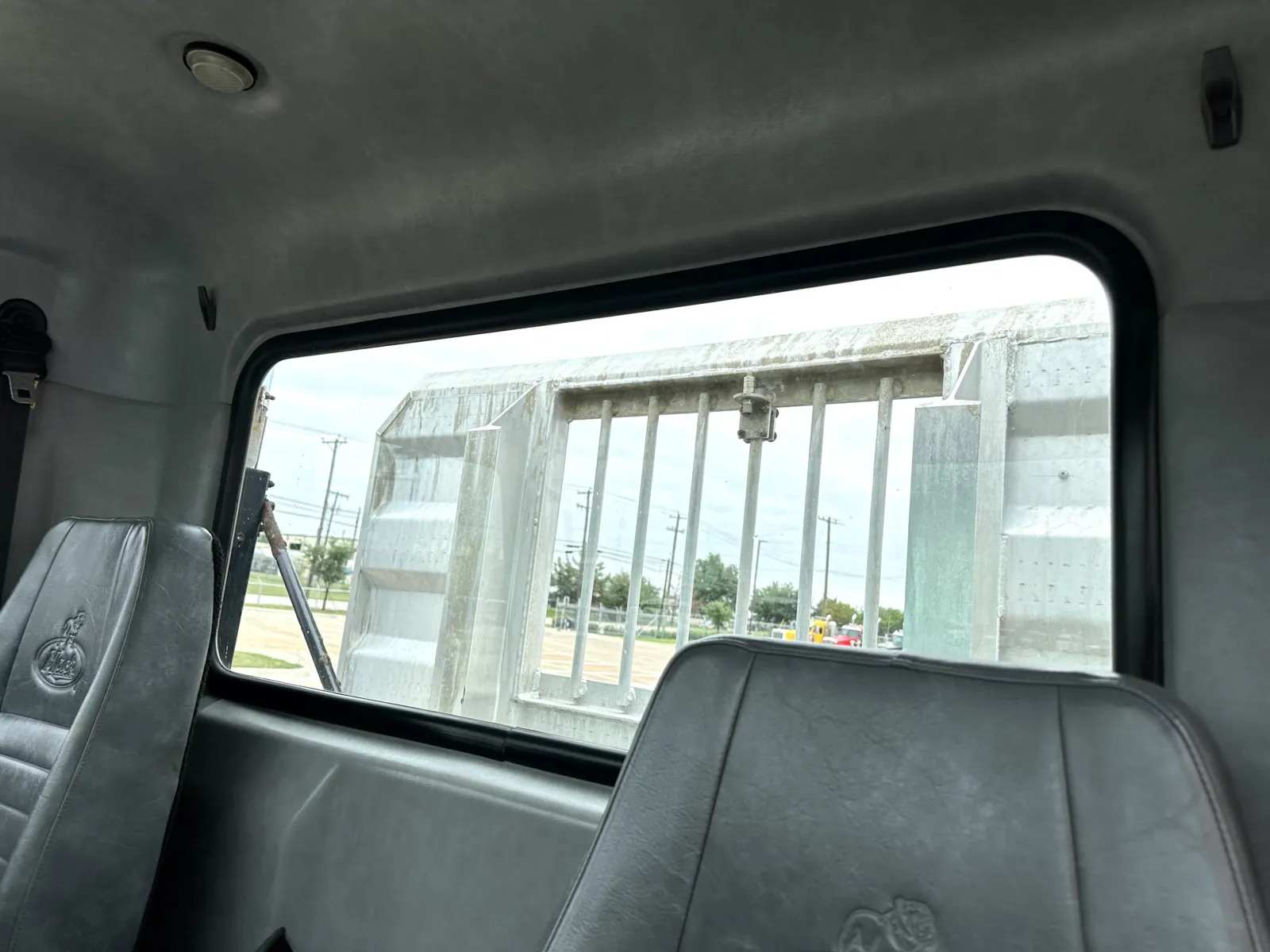 2011 Mack - image 19