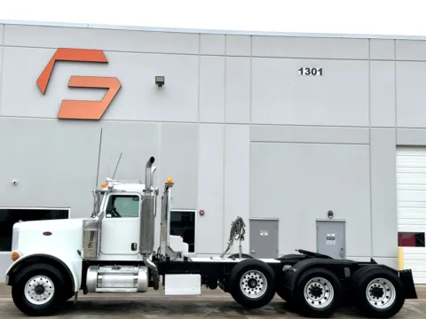 More photos of 2007 PETERBILT 379 at Forge Truck Centers - Texas, TX