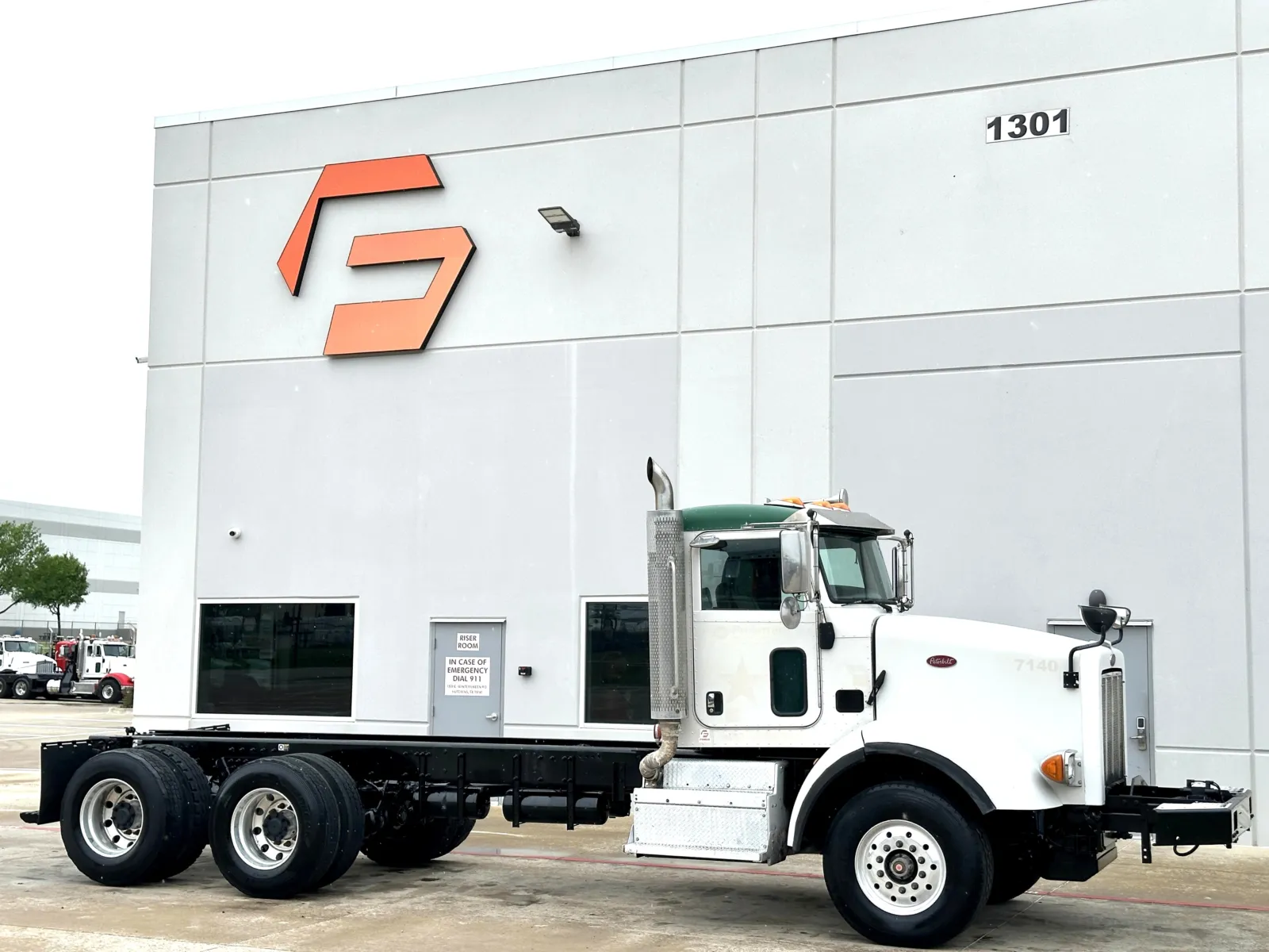 2015 PETERBILT 365 for sale in Hutchins, TX