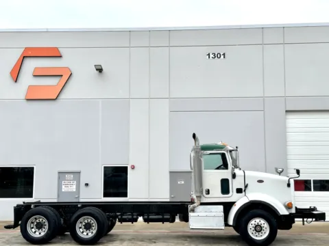 Another view of 2015 PETERBILT 365 for sale in Hutchins, TX at Forge Truck Centers - Texas