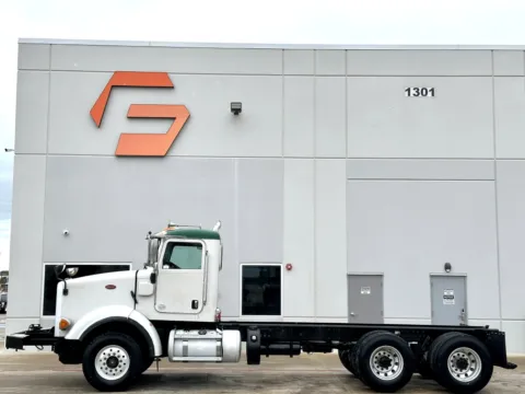 More photos of 2015 PETERBILT 365 at Forge Truck Centers - Texas, TX