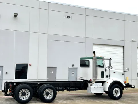 More photos of 2015 PETERBILT 365 at Forge Truck Centers - Texas, TX