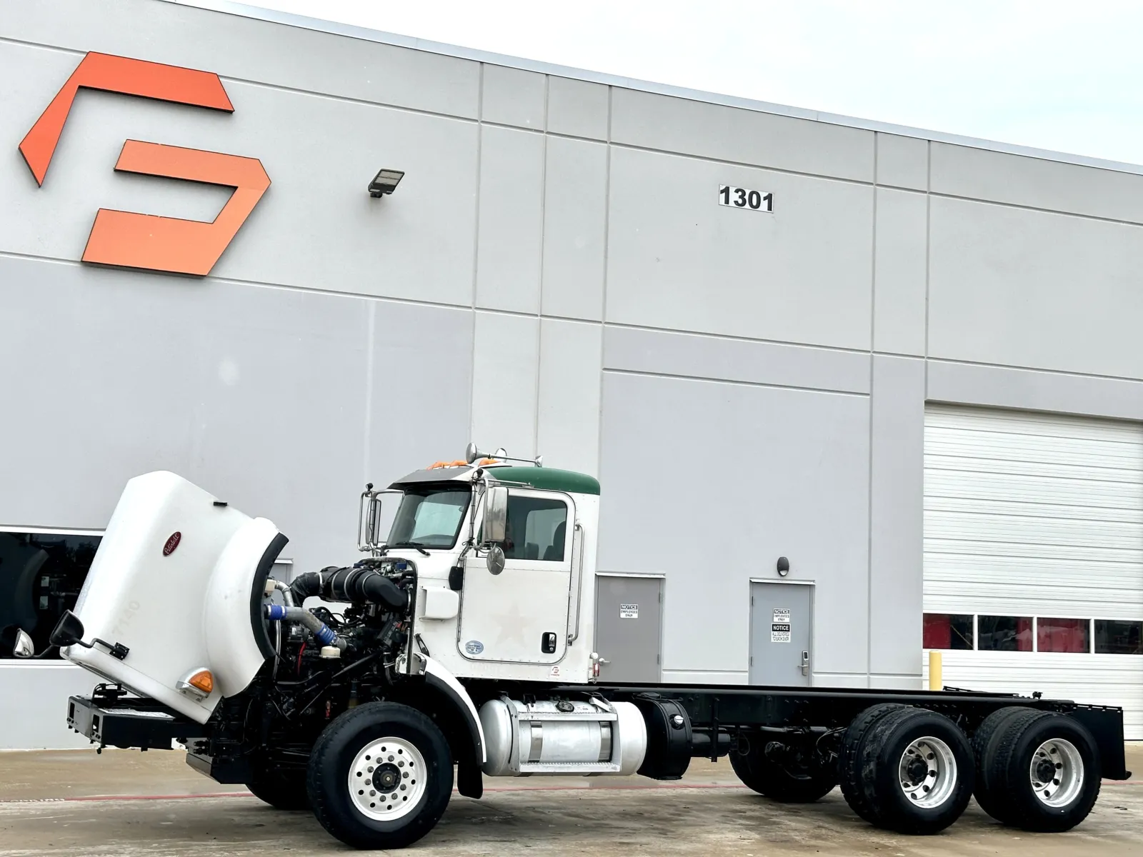 2015 Peterbilt 365 - image 10