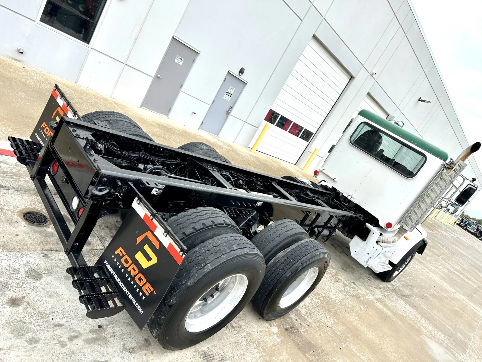 2015 Peterbilt 365 - image 11